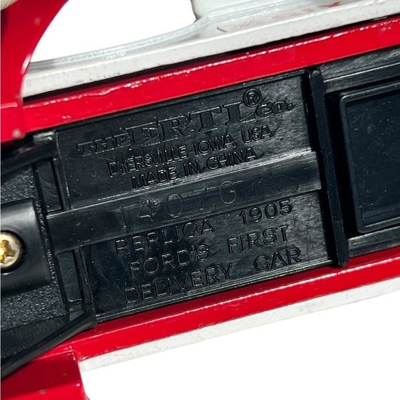 ERTL Old Vintage 1905 Ford Model T Delivery Car Bank Advertising True Value - Picture 8 of 11